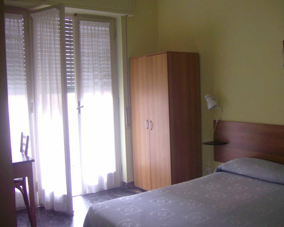 Pensione Aurora Imperia Exterior foto